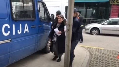 СКАНДАЛ У ПОЛИЦИЈИ ЦРНЕ ГОРЕ: Пековић хапсио мајку Милана Кнежевића, а сада добио унапређење! (ВИДЕО) СКАНДАЛ У ПОЛИЦИЈИ ЦРНЕ ГОРЕ: Пековић хапсио мајку Милана Кнежевића, а сада добио унапређење! (ВИДЕО)