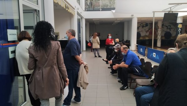 У ПАРАЋИНУ КОМПЛЕТНО ВАКЦИНИСАНО 6.020 ОСОБА: Данас без заказивања радио и пункт у селу Поповац У ПАРАЋИНУ КОМПЛЕТНО ВАКЦИНИСАНО 6.020 ОСОБА: Данас без заказивања радио и пункт у селу Поповац