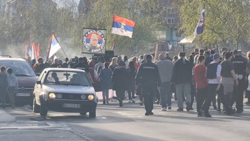 PRVI SAVETNIK RUSKE AMBASADE GOST NOĆNIH VUKOVA: Druženje ruskih i srpskih motorista, otvaranje nove bajkerske sezone u Zrenjaninu (FOTO/VIDEO) PRVI SAVETNIK RUSKE AMBASADE GOST NOĆNIH VUKOVA: Druženje ruskih i srpskih motorista, otvaranje nove bajkerske sezone u Zrenjaninu (FOTO/VIDEO)