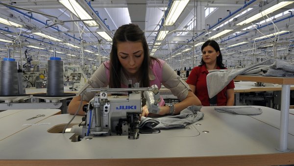 ПОСАО ЗА 160 ШНАЈДЕРА: Италијанска Калцедонија отвара погон у Сенти ПОСАО ЗА 160 ШНАЈДЕРА: Италијанска Калцедонија отвара погон у Сенти