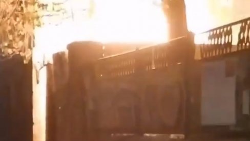 ПОЖАР У ЦЕНТРУ БЕОГРАДА: Ватра гута кућу у Француској улици ПОЖАР У ЦЕНТРУ БЕОГРАДА: Ватра гута кућу у Француској улици