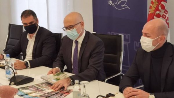 ВУЧЕВИЋ СА ДЕЛЕГАЦИЈОМ МАТИЦЕ РУСИНСКЕ: Наша дивна Војводина има чиме да се подичи (ФОТО) ВУЧЕВИЋ СА ДЕЛЕГАЦИЈОМ МАТИЦЕ РУСИНСКЕ: Наша дивна Војводина има чиме да се подичи (ФОТО)