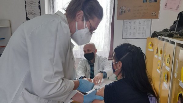 У ВРТОГОШУ ОДЛИЧАН ОДЗИВ: Интевизирана имунизација становништва у сеоским срединама У ВРТОГОШУ ОДЛИЧАН ОДЗИВ: Интевизирана имунизација становништва у сеоским срединама