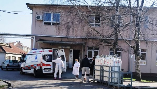 ЛЕПЕ ВЕСТИ ИЗ ПАРАЋИНА: Број хоспитализованих на ковид-одељењу пао је на мање од 70 ЛЕПЕ ВЕСТИ ИЗ ПАРАЋИНА: Број хоспитализованих на ковид-одељењу пао је на мање од 70