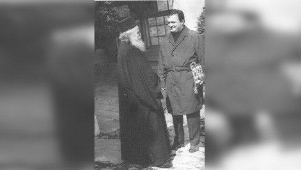 ФЕЉТОН - ВЕЛИКИ ХРОНИЧАРИ БЕОГРАДА: Слободан Марковић, Момо Капор, Слободан Стојановић припадали су елитним генерацијама Чубураца ФЕЉТОН - ВЕЛИКИ ХРОНИЧАРИ БЕОГРАДА: Слободан Марковић, Момо Капор, Слободан Стојановић припадали су елитним генерацијама Чубураца