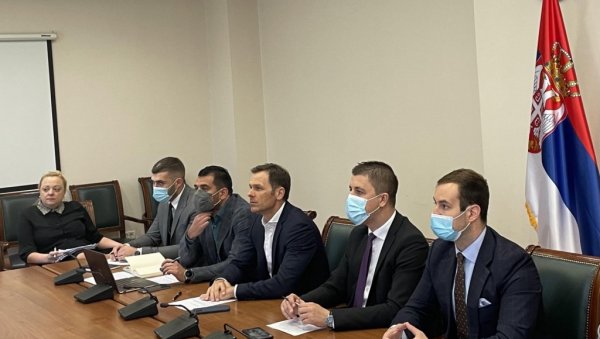 МИНИСТАР МАЛИ СЕ САСТАО СА МИСИЈОМ ММФ: Главна тема нови аранжман који Србија треба да потпише са том институцијом МИНИСТАР МАЛИ СЕ САСТАО СА МИСИЈОМ ММФ: Главна тема нови аранжман који Србија треба да потпише са том институцијом