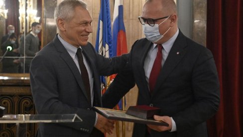 ЖИВЕЛА РУСИЈА, ЖИВЕЛА СРБИЈА! Амбасадор Александар Боцан - Харченко, уручио медаљу Горану Весићу ЖИВЕЛА РУСИЈА, ЖИВЕЛА СРБИЈА! Амбасадор Александар Боцан - Харченко, уручио медаљу Горану Весићу