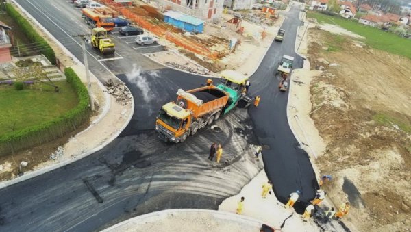 РАДОВИ У ЗАВРШНОЈ ФАЗИ: Инфраструктурно опремање у насељу Денино брдо у Крагујевцу РАДОВИ У ЗАВРШНОЈ ФАЗИ: Инфраструктурно опремање у насељу Денино брдо у Крагујевцу