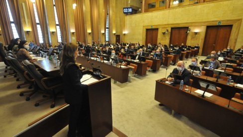“ЗЕЛЕНО СВЕТЛО” ЗА ТРЕЋУ КОВИД БОЛНИЦУ У СРБИЈИ: Скупштина Новог Сада одобрила изградњу клинике против короне у Петроварадину “ЗЕЛЕНО СВЕТЛО” ЗА ТРЕЋУ КОВИД БОЛНИЦУ У СРБИЈИ: Скупштина Новог Сада одобрила изградњу клинике против короне у Петроварадину