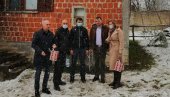 JECKOV I MILOŠEVIĆ DONELI POMOĆ U BJELAJCE: Srbi iz Teslinog kraja dobili struju (FOTO) JECKOV I MILOŠEVIĆ DONELI POMOĆ U BJELAJCE: Srbi iz Teslinog kraja dobili struju (FOTO)