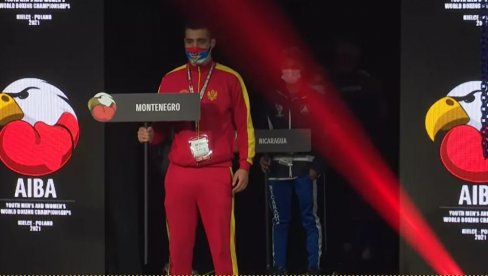 CRNOGORAC SA SRPSKOM TROBOJKOM: Evropski prvak u boksu zapalio društvene mreže CRNOGORAC SA SRPSKOM TROBOJKOM: Evropski prvak u boksu zapalio društvene mreže