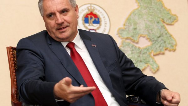 СРПСКА НАБАВЉА ДОДАТНИХ 240 000 ДОЗА ВАКЦИНА ИЗ КИНЕ: Премијер Радован Вишковић о новом уговору СРПСКА НАБАВЉА ДОДАТНИХ 240 000 ДОЗА ВАКЦИНА ИЗ КИНЕ: Премијер Радован Вишковић о новом уговору