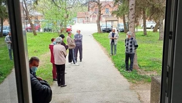 ОДЛИЧАН ОДЗИВ ГРАЂАНА: У деспотовачкој општини задовољни током имунизације ОДЛИЧАН ОДЗИВ ГРАЂАНА: У деспотовачкој општини задовољни током имунизације
