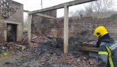 ПОЖАР У СЕЛУ КОД СВРЉИГА: Изгорели помоћни објекти, нанета велика штета ПОЖАР У СЕЛУ КОД СВРЉИГА: Изгорели помоћни објекти, нанета велика штета