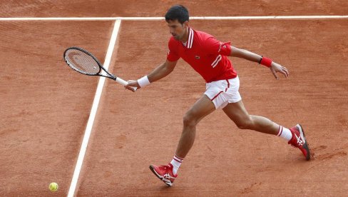 ĐOKOVIĆEV FENOMENALAN POVRATNIČKI PLES: Ako se po jutru dan poznaje, Novak na šljaci će biti monstrum ĐOKOVIĆEV FENOMENALAN POVRATNIČKI PLES: Ako se po jutru dan poznaje, Novak na šljaci će biti monstrum