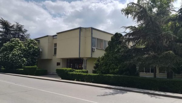 ПЛАКЕТА ВАСПИТАЧКОЈ ШКОЛИ У ВРШЦУ: Награђени за допринос у процесу интеграције Рома у Војводини ПЛАКЕТА ВАСПИТАЧКОЈ ШКОЛИ У ВРШЦУ: Награђени за допринос у процесу интеграције Рома у Војводини