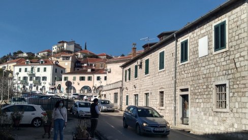 ХЕРЦЕГНОВСКИ ПАРЛАМЕТ СА 35 ОДБОРНИКА: Општинској изборној комисији предато је шест изборних листи ХЕРЦЕГНОВСКИ ПАРЛАМЕТ СА 35 ОДБОРНИКА: Општинској изборној комисији предато је шест изборних листи