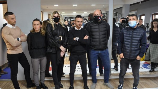 БУДИ ЗДРАВА - ВЕЖБАЈ СА НАМА: Спортски савез Србије спровео акцију у Новом Пазару БУДИ ЗДРАВА - ВЕЖБАЈ СА НАМА: Спортски савез Србије спровео акцију у Новом Пазару