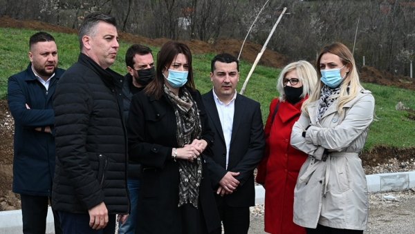 НАЈСАВРЕМЕНИЈИ РЕЦИКЛАЖНИ ЦЕНТАР: Министарка екологије Ирена Вујовић, обишла регионану депонију у Пироту НАЈСАВРЕМЕНИЈИ РЕЦИКЛАЖНИ ЦЕНТАР: Министарка екологије Ирена Вујовић, обишла регионану депонију у Пироту