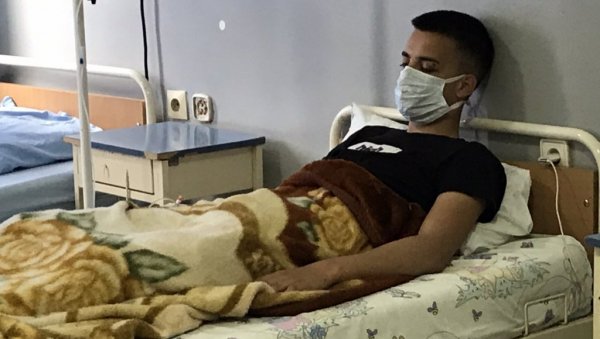 ОВО ЈЕ МЛАДИЋ КОГ СУ АЛБАНЦИ МУЧКИ ПРЕТУКЛИ: Лука (19) шетао са девојком и сестром - напали га без икаквог разлога (ФОТО) ОВО ЈЕ МЛАДИЋ КОГ СУ АЛБАНЦИ МУЧКИ ПРЕТУКЛИ: Лука (19) шетао са девојком и сестром - напали га без икаквог разлога (ФОТО)