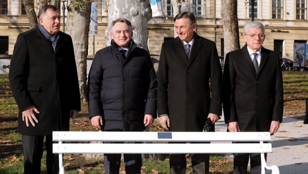 ЕВРОПА НЕ ЖЕЛИ ДА ЈЕ САД СКРАЈНУ: Шта се крије иза идеје о мирном разлазу ентитета у БиХ коју је изнео шеф словеначке државе ЕВРОПА НЕ ЖЕЛИ ДА ЈЕ САД СКРАЈНУ: Шта се крије иза идеје о мирном разлазу ентитета у БиХ коју је изнео шеф словеначке државе