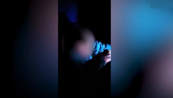 (УЗНЕМИРУЈУЋИ ВИДЕО) УЖАС У СЕВЕРНОЈ МАКЕДОНИЈИ: Малтретирали дечака док је дозивао мајку, ударали га рукама и ногама (УЗНЕМИРУЈУЋИ ВИДЕО) УЖАС У СЕВЕРНОЈ МАКЕДОНИЈИ: Малтретирали дечака док је дозивао мајку, ударали га рукама и ногама