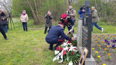 ХЕРОЈ КОГА НЕМА У УЏБЕНИЦИМА: У Гложану живи сећање на поручника Жугића - да би спречио предају убио је и свог и хортијевског команданта! ХЕРОЈ КОГА НЕМА У УЏБЕНИЦИМА: У Гложану живи сећање на поручника Жугића - да би спречио предају убио је и свог и хортијевског команданта!