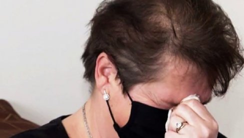 TRAGEDIJA U KARLOVCU: Snježana je u tri dana zbog korone sahranila muža, majku, brata i svekrvu TRAGEDIJA U KARLOVCU: Snježana je u tri dana zbog korone sahranila muža, majku, brata i svekrvu