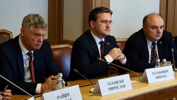 РУСИЈА ЈАСНА - НЕМА ПРИЗНАЊА ЛАЖНЕ ДРЖАВЕ: Селаковић чуо јединствену поруку у Думи РУСИЈА ЈАСНА - НЕМА ПРИЗНАЊА ЛАЖНЕ ДРЖАВЕ: Селаковић чуо јединствену поруку у Думи