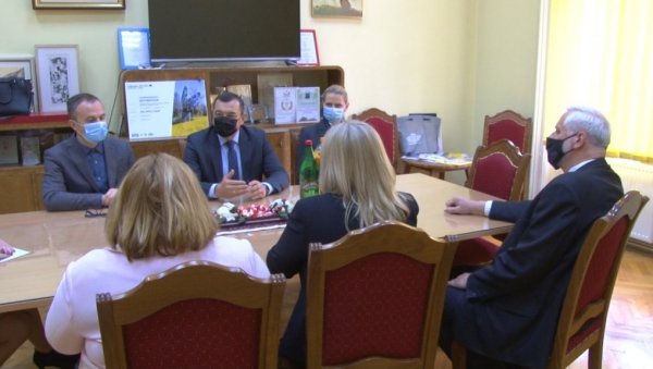 ФАКУЛТЕТИ СВЕДОЦИ РАЗВОЈА И ЖИВОТА У РАЗЛИЧИТОСТИ: Високообразовне установе у Суботици носиоци развоја војвођанског друштва ФАКУЛТЕТИ СВЕДОЦИ РАЗВОЈА И ЖИВОТА У РАЗЛИЧИТОСТИ: Високообразовне установе у Суботици носиоци развоја војвођанског друштва