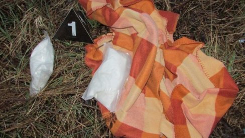 АКЦИЈА ГНЕВ У БЕЛОЈ ЦРКВИ: Полиција запленила два килограма амфетамина и ухапсила 41-годишњег мештанина АКЦИЈА ГНЕВ У БЕЛОЈ ЦРКВИ: Полиција запленила два килограма амфетамина и ухапсила 41-годишњег мештанина