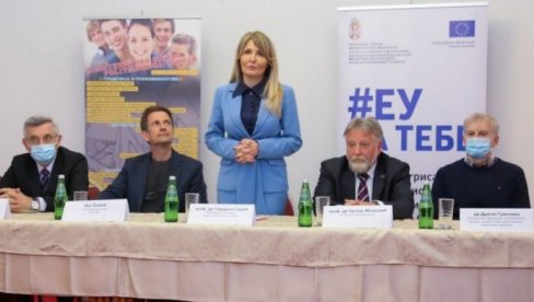 СЕРТИФИКАТИ И ЗА ОНЕ СА РАДНИМ ИСКУСТВОМ: У средњим школама широм Србије почиње издавање диплома за неформално стечене вештине СЕРТИФИКАТИ И ЗА ОНЕ СА РАДНИМ ИСКУСТВОМ: У средњим школама широм Србије почиње издавање диплома за неформално стечене вештине