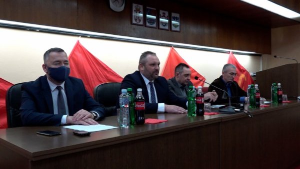 ПОКРЕТ СОЦИЈАЛИСТА ПОРУЧИО: Уколико СНС не кандидује Александра Вучића за председника Србије - ПС излази самостално на изборе ПОКРЕТ СОЦИЈАЛИСТА ПОРУЧИО: Уколико СНС не кандидује Александра Вучића за председника Србије - ПС излази самостално на изборе