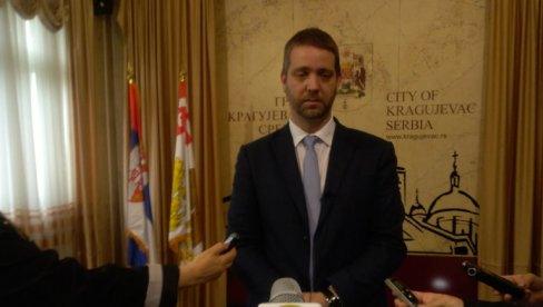 РАЗГОВОРИМА ДО РЕШЕЊА: Радници предузећа Фијат пластик код градоначелника Крагујевца РАЗГОВОРИМА ДО РЕШЕЊА: Радници предузећа Фијат пластик код градоначелника Крагујевца