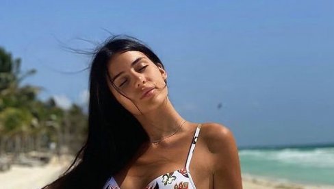 ЛЕТОВАЊЕ ОД 15. 000 ЕВРА: Анастасија Ражнатовић запалила Инстаграм фотографијама са луксузног одмора! (ФОТО) ЛЕТОВАЊЕ ОД 15. 000 ЕВРА: Анастасија Ражнатовић запалила Инстаграм фотографијама са луксузног одмора! (ФОТО)