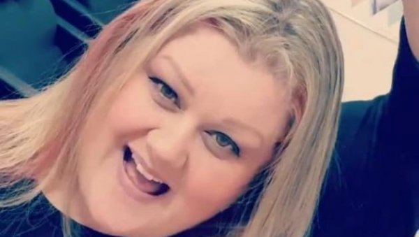 НЕСТАЛА ТРЕЋИНА ОНОГА ШТО САМ ИМАЛА! Бојана Стаменов избацила две ствари, а увела шетње и више не изгледа као пре НЕСТАЛА ТРЕЋИНА ОНОГА ШТО САМ ИМАЛА! Бојана Стаменов избацила две ствари, а увела шетње и више не изгледа као пре