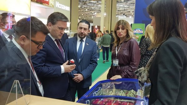 СЕЛАКОВИЋ У МОСКВИ: Министар посетио српске произвођаче хране који су се представили на највећој изложби прехрамбене индустрије СЕЛАКОВИЋ У МОСКВИ: Министар посетио српске произвођаче хране који су се представили на највећој изложби прехрамбене индустрије