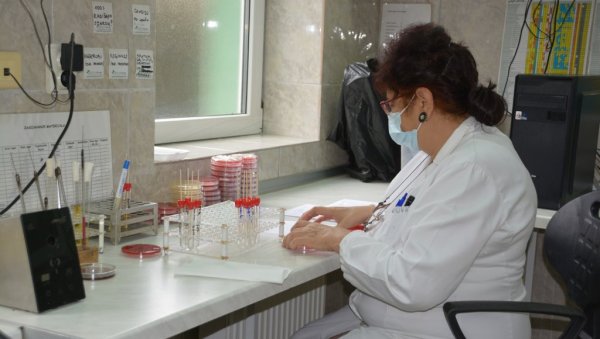 ЈОШ 60 СЛУЧАЈЕВА КОВИД-19 У РАСИНСКОМ ОКРУГУ: Општа болница збринула 90 пацијената ЈОШ 60 СЛУЧАЈЕВА КОВИД-19 У РАСИНСКОМ ОКРУГУ: Општа болница збринула 90 пацијената