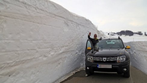 NEVEROVATNE SCENE IZ CRNE GORE: Ovako izgleda proleće iznad Nikšića - sneg od tri i po metra! (FOTO) NEVEROVATNE SCENE IZ CRNE GORE: Ovako izgleda proleće iznad Nikšića - sneg od tri i po metra! (FOTO)
