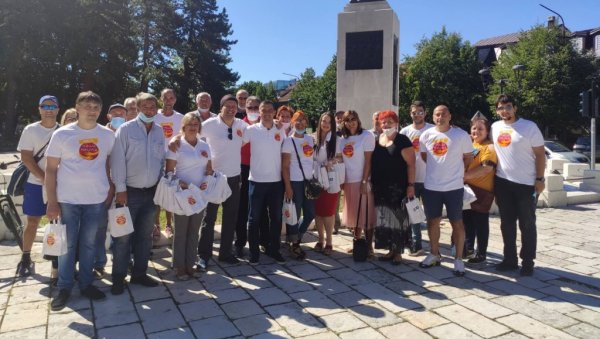 ДПС ПРЕТВАРА ЦЕТИЊЕ У ПОЛИГОН ЕКСТРЕМИЗМА: Демократе најоштрије осудиле напад на зграду Цетињске Богословије ДПС ПРЕТВАРА ЦЕТИЊЕ У ПОЛИГОН ЕКСТРЕМИЗМА: Демократе најоштрије осудиле напад на зграду Цетињске Богословије