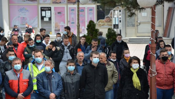 НЕЋЕ КАМЕНОЛОМ, НИ МИНИ-ХИДРОЕЛЕКТРАНЕ: У Александровцу протест мештана жупских села, стрепе да ће радови уништити природу и здравље! НЕЋЕ КАМЕНОЛОМ, НИ МИНИ-ХИДРОЕЛЕКТРАНЕ: У Александровцу протест мештана жупских села, стрепе да ће радови уништити природу и здравље!
