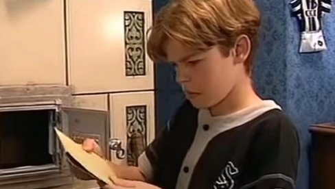 SVI GA ZNAMO KAO BEBANA IZ PORODIČNOG BLAGA: Nije nastavio da se bavi glumom, ima splav i digao je veliku buru u javnosti (FOTO) SVI GA ZNAMO KAO BEBANA IZ PORODIČNOG BLAGA: Nije nastavio da se bavi glumom, ima splav i digao je veliku buru u javnosti (FOTO)