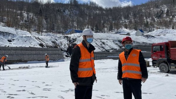 ХОЋЕ ЛИ ЦРНА ГОРА ДА ИЗГУБИ ОБАЛУ, КАО ГРЧКА ПИРЕЈ? Дуг Кинезима милијарда евра, Кривокапић од ЕК тражи повољно рефинансирање ХОЋЕ ЛИ ЦРНА ГОРА ДА ИЗГУБИ ОБАЛУ, КАО ГРЧКА ПИРЕЈ? Дуг Кинезима милијарда евра, Кривокапић од ЕК тражи повољно рефинансирање