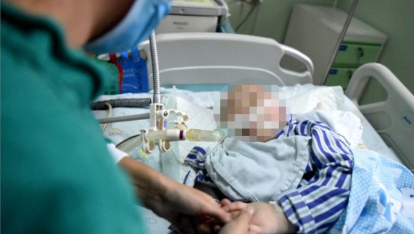 ДВОЈЕ ДЕЦЕ НА РЕСПИРАТОРУ: Ево у ком су стању беба из Крагујевца и дечак из Владичиног Хана, оболели од короне ДВОЈЕ ДЕЦЕ НА РЕСПИРАТОРУ: Ево у ком су стању беба из Крагујевца и дечак из Владичиног Хана, оболели од короне