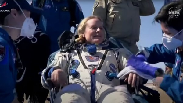 УСПЕШНО ЗАВРШЕНА СВЕМИРСКА МИСИЈА: Сојуз МС-17 са посадом МКС слетео (ВИДЕО) УСПЕШНО ЗАВРШЕНА СВЕМИРСКА МИСИЈА: Сојуз МС-17 са посадом МКС слетео (ВИДЕО)