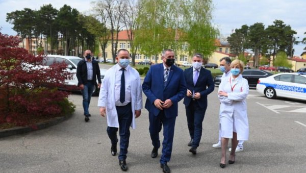 “СВЕТИ ВРАЧЕВИ” ПОНОС СРПСКОГ ЗДРАВСТВА: Ситуација у Бијељини под контролом, захваљујући посвећеним радницима “СВЕТИ ВРАЧЕВИ” ПОНОС СРПСКОГ ЗДРАВСТВА: Ситуација у Бијељини под контролом, захваљујући посвећеним радницима