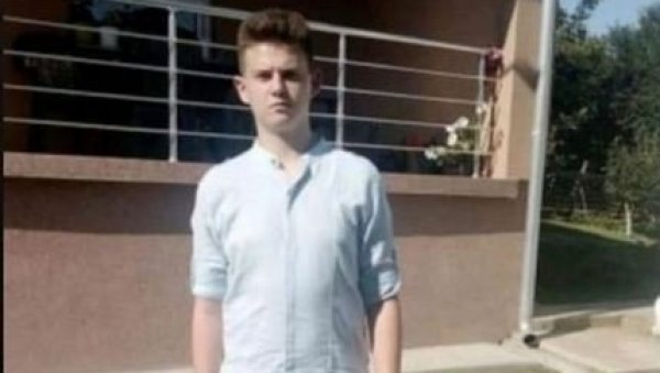НЕСТАЛО ДВОЈЕ ТИНЕЈЏЕРА: Осим за Ненадом (15) трага се и за његовом девојком (15) коју је упознао преко интернета - отац изнео детаље НЕСТАЛО ДВОЈЕ ТИНЕЈЏЕРА: Осим за Ненадом (15) трага се и за његовом девојком (15) коју је упознао преко интернета - отац изнео детаље