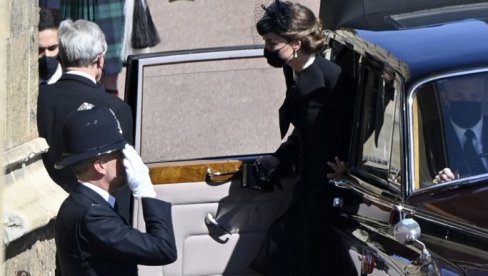 KEJT MIDLTON SE POJAVILA NA SAHRANI PRINCA FILIPA SA POSEBNIM DETALJEM: Evo šta se krije iza njega (FOTO) KEJT MIDLTON SE POJAVILA NA SAHRANI PRINCA FILIPA SA POSEBNIM DETALJEM: Evo šta se krije iza njega (FOTO)