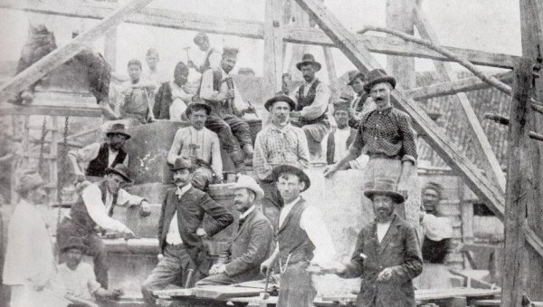 КРУШЕВАЦ ЈЕ 1911. ГОДИНЕ ПЛАНИРАН ЗА ПРЕСТОНИЦУ: Купљена зграда за двор, писали су и Влади у Београд КРУШЕВАЦ ЈЕ 1911. ГОДИНЕ ПЛАНИРАН ЗА ПРЕСТОНИЦУ: Купљена зграда за двор, писали су и Влади у Београд