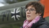 НЕМАЧКА МИНИСТАРКА ОДБРАНЕ: Русија поседује ракете које могу долетети до нас НЕМАЧКА МИНИСТАРКА ОДБРАНЕ: Русија поседује ракете које могу долетети до нас